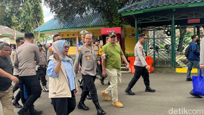 Kapolda Metro Jaya Tinjau Ragunan, Pantau Pengamanan dan Bagikan Cokelat